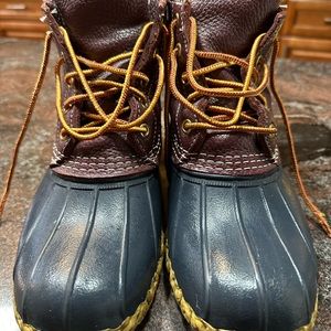 Women’s LLBean 6inch boots. Navy and cranberry. Size 8